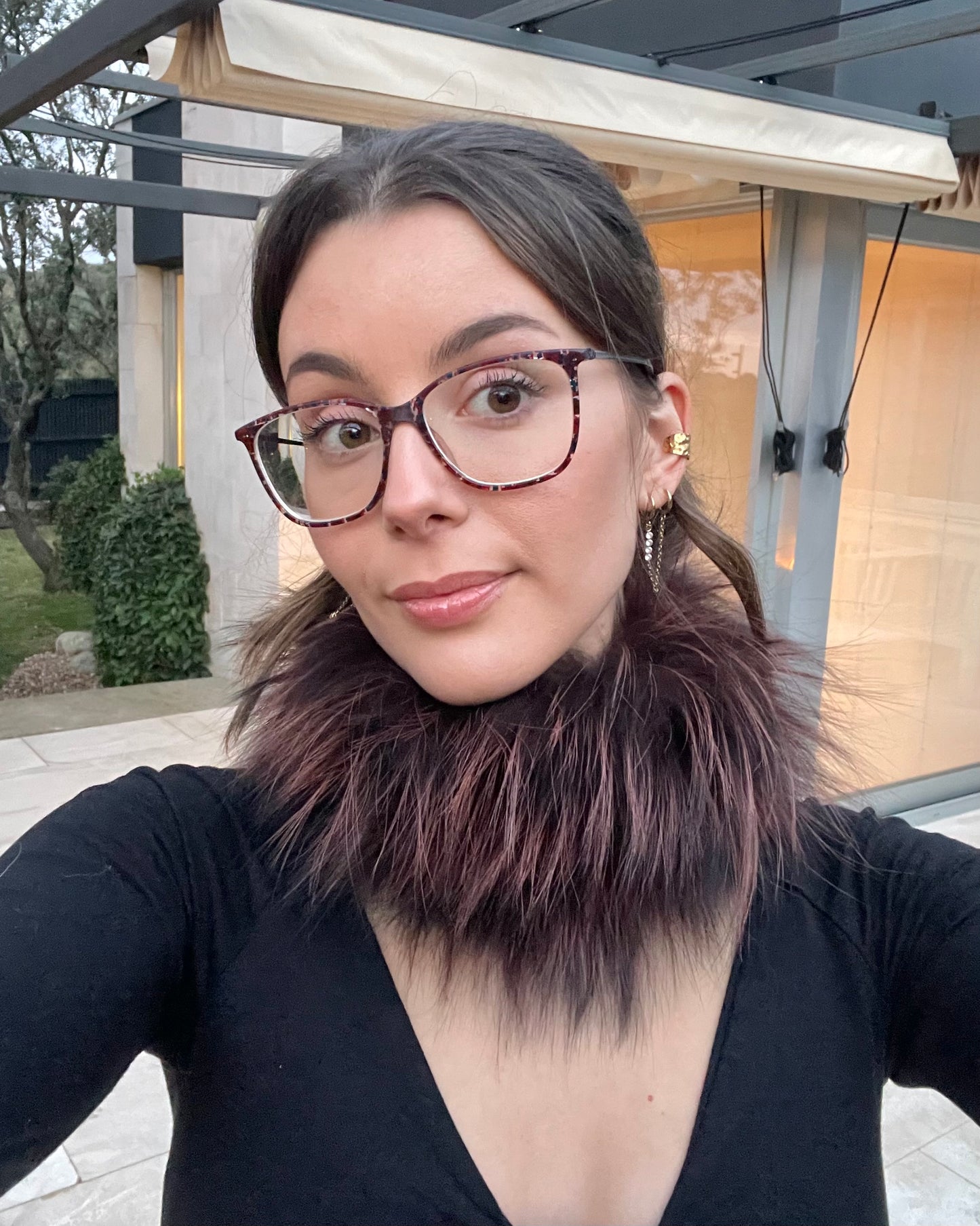 Cuello Marrón y Rojo