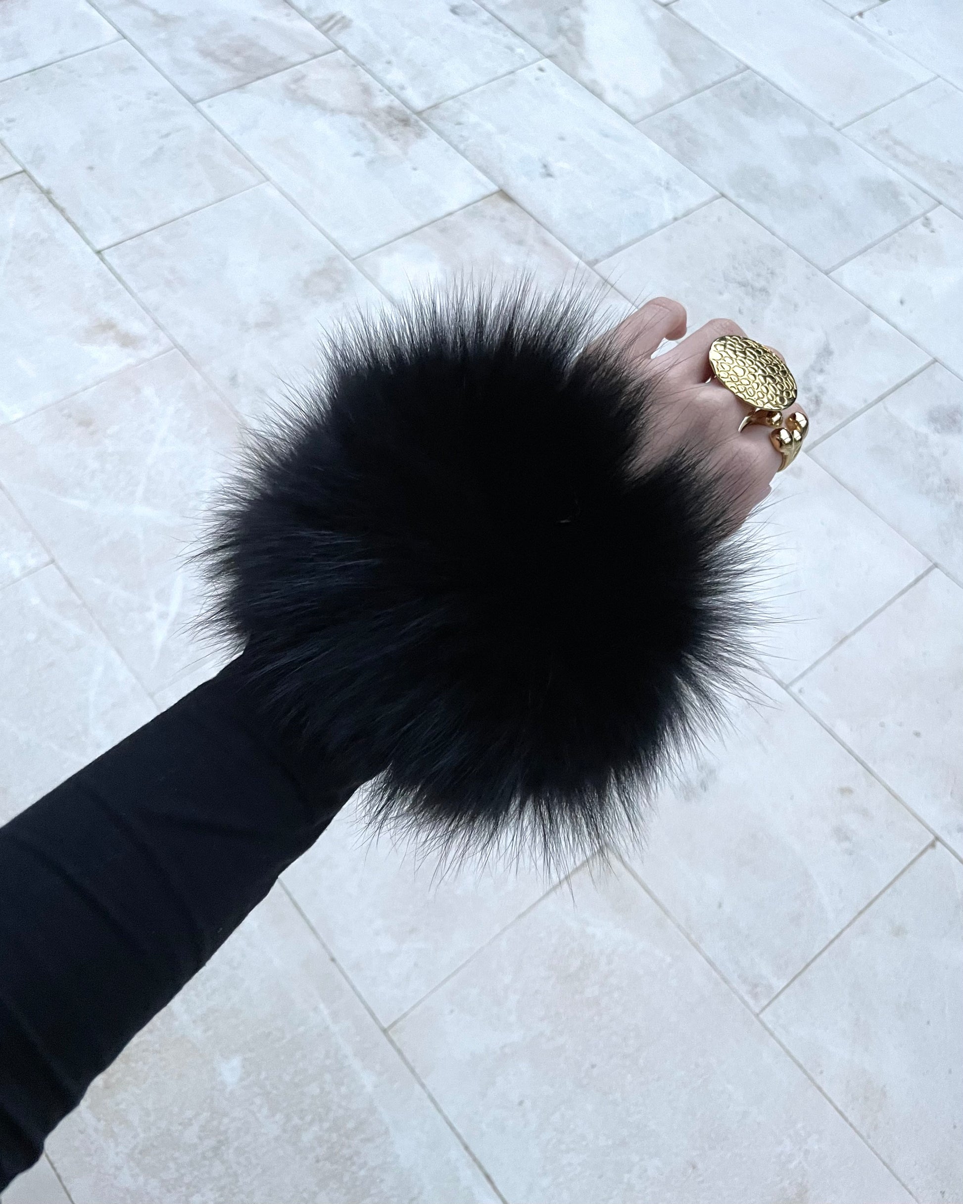 PuñosNegrosPeloNaturalZorro