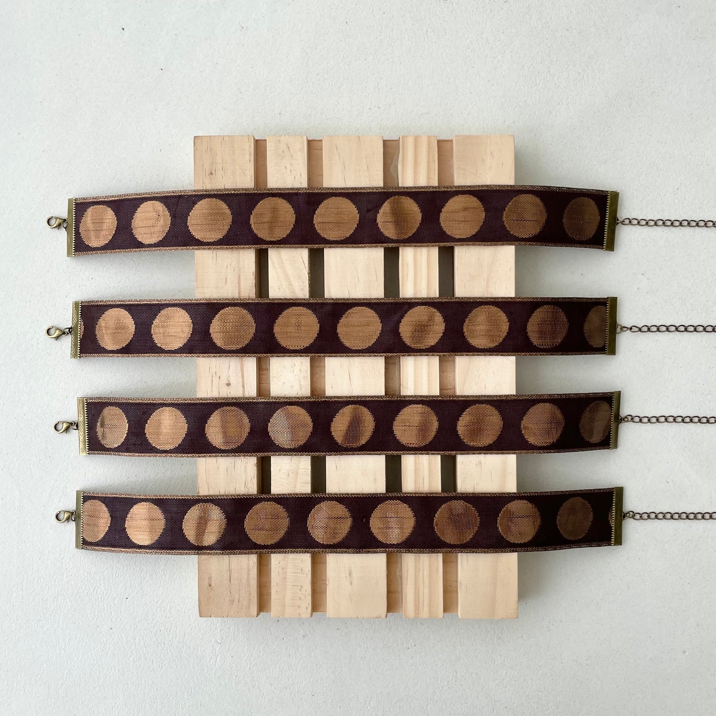 Choker HURACÁN Marrón