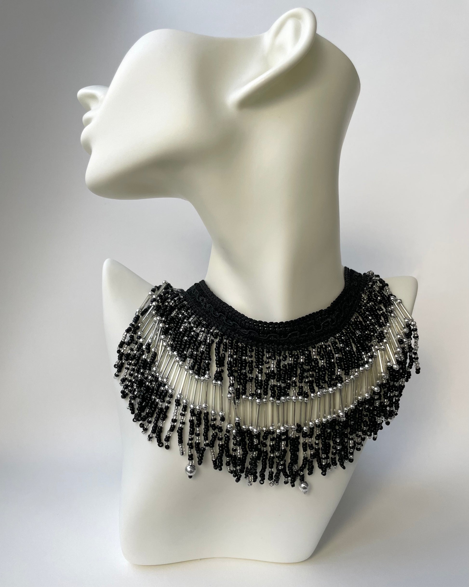 Choker pedreria negro y plata perfecto para eventos, cierre acero inoxidable 